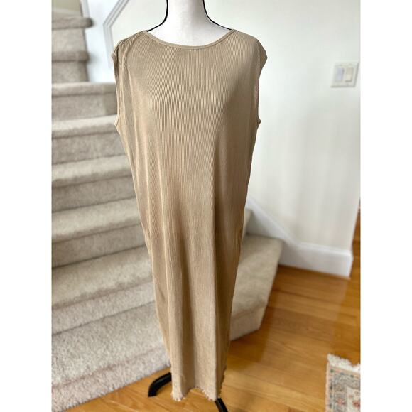 Lauren Manoogian Dresses & Skirts - Lauren Manoogian Tan Ribbed Short Sleeve Column Lettuce Hem Tunic Dress